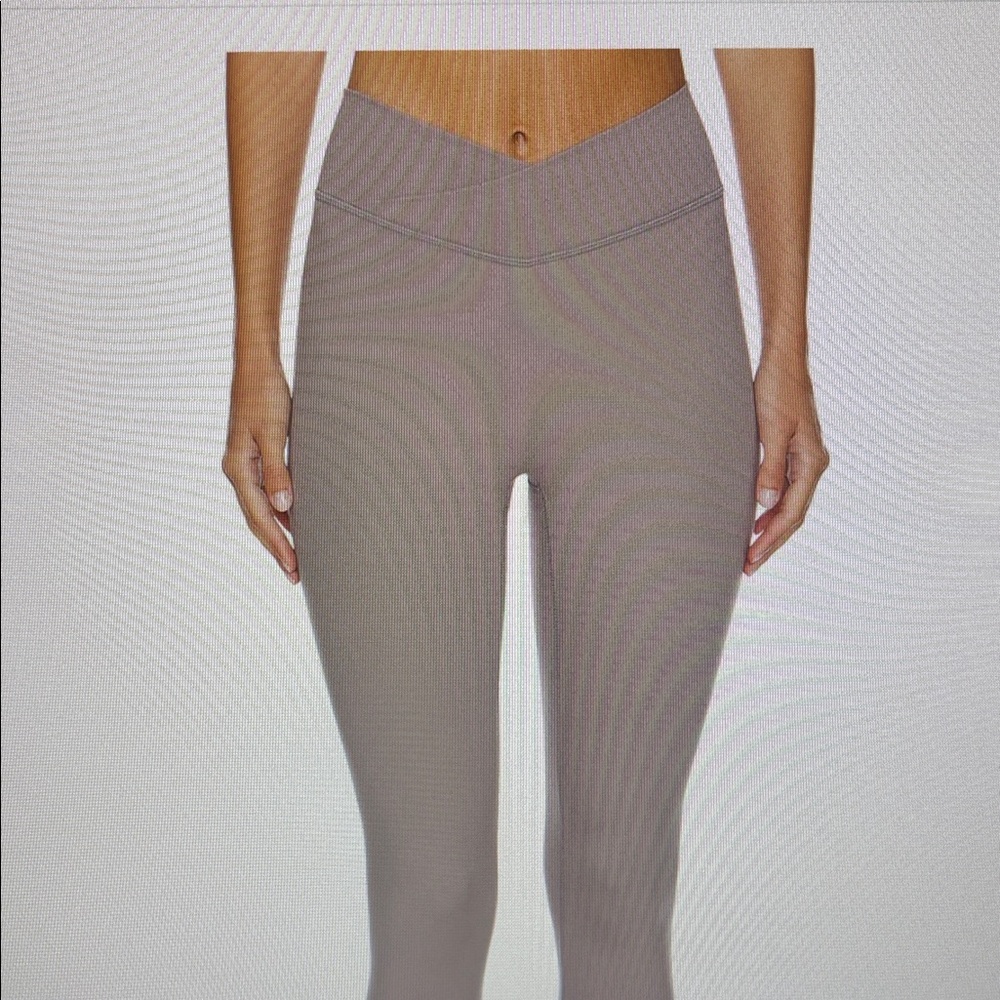 437 The V Legging